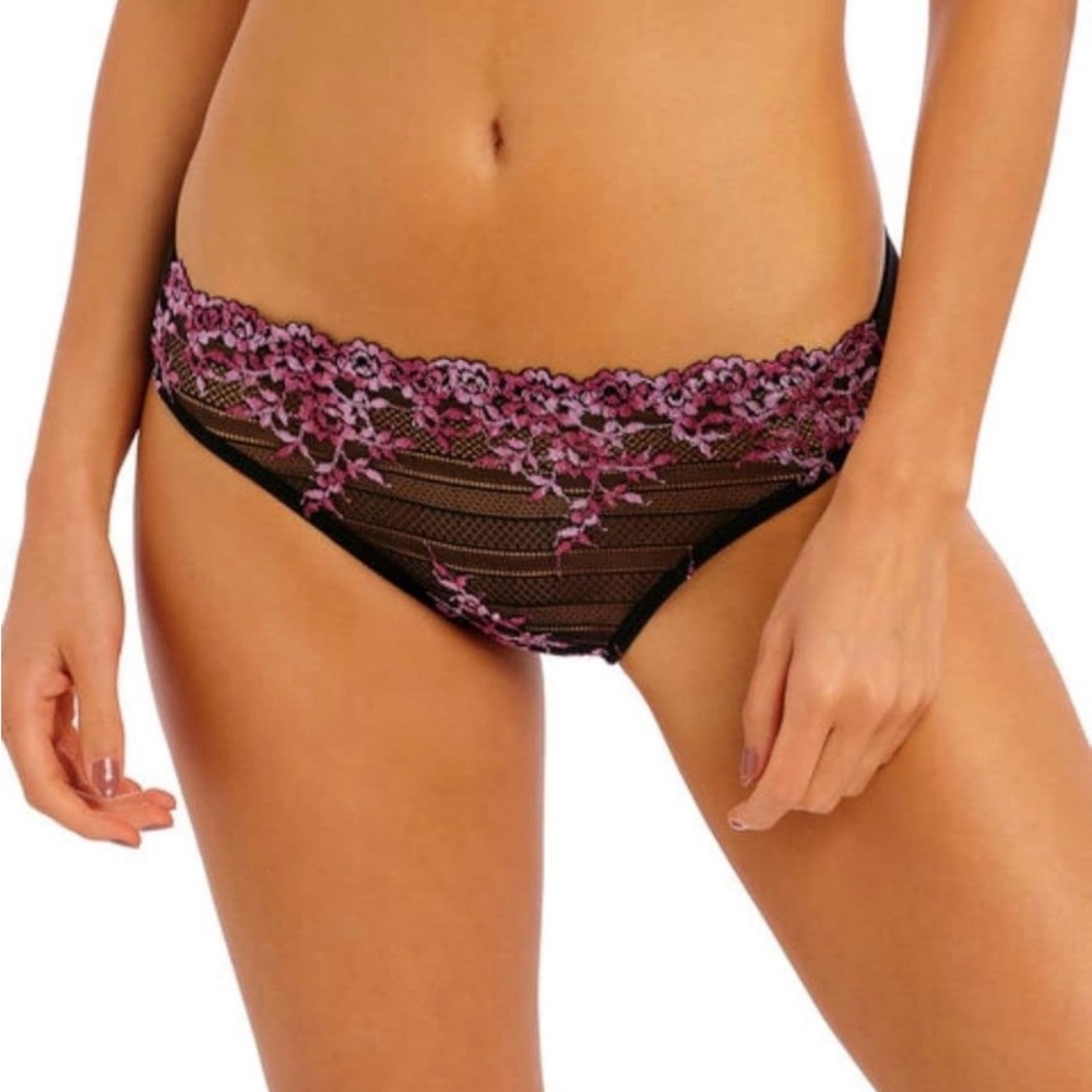 NWT WACOAL Embrace Lace Bikini Panty Black/ Berry Pink Shades Size Large Qty 3